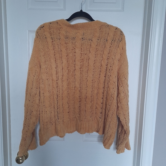 American Eagle Sweater - Picture 7 of 8